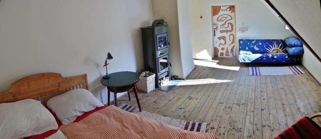 Lazy River Hostel Loket Rum bild
