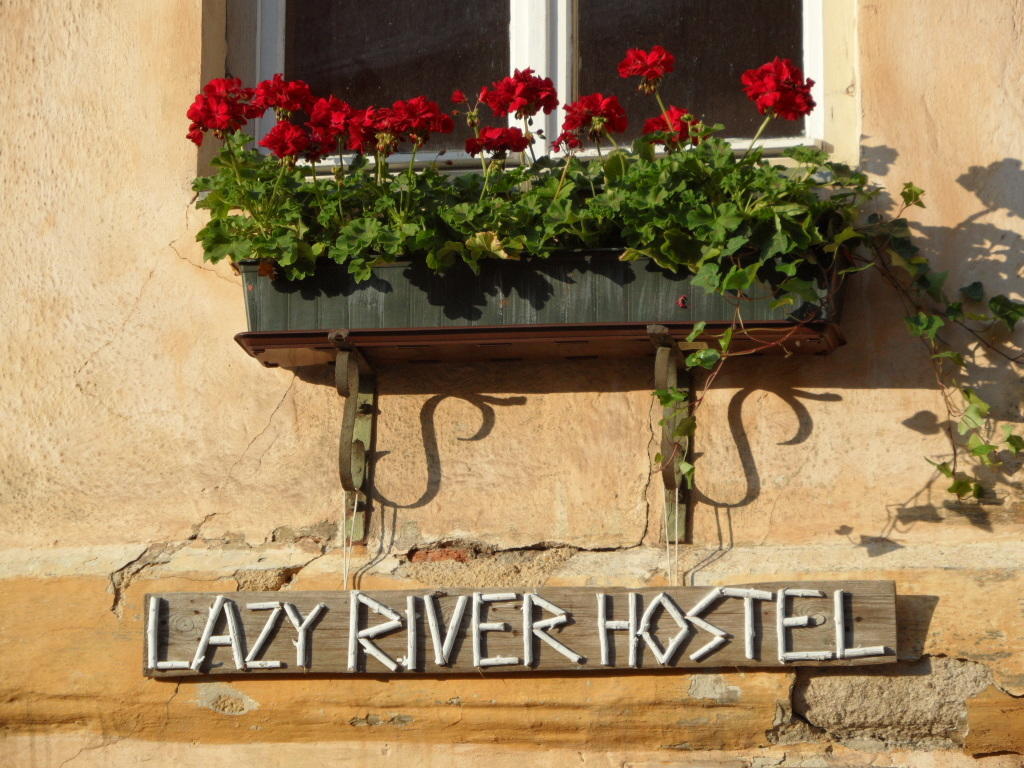 Lazy River Hostel Loket Exteriör bild
